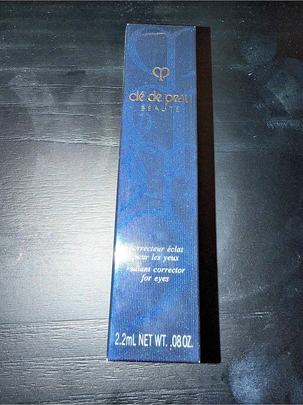 NWT Clé de Peau Beauté
Radiant Corrector Pen for Eyes
